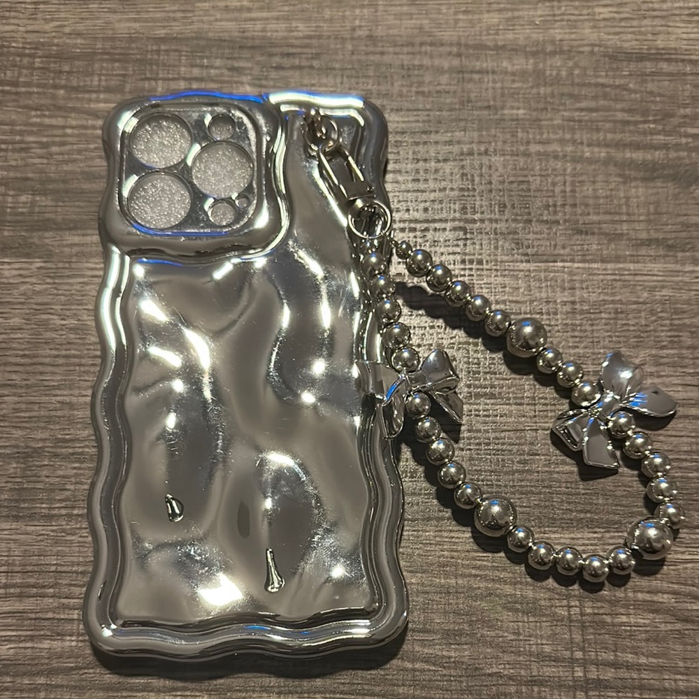 Sleek Silver Phone Case with Durable Protection